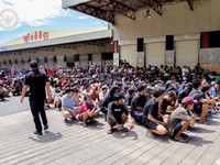 KBRI Phnom Penh memberikan bantuan kekonsuleran kepada sekitar 1.100 Warga Negara Indonesia (WNI) yang berada di fasilitas detensi Pemerintah Kamboja di Pochentong, Phnom Penh, Rabu (8/7/2026). (Dok. Kemlu)