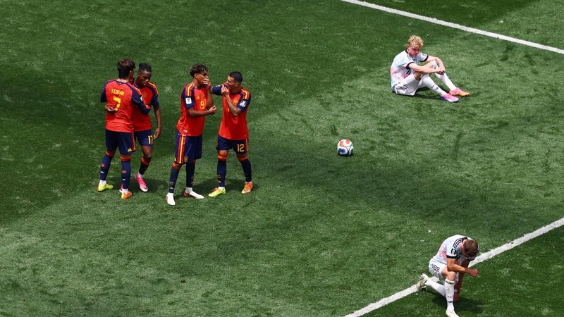 Lamine Yamal, Pedro Porro, Nico Williams, dan Ferran Torres merayakan kemenangan usai pertandingan yang memastikan Spanyol lolos ke semifinal Piala Dunia FIFA 2026 setelah mengalahkan Belgia pada perempat final di Los Angeles Stadium, Inglewood, California, Amerika Serikat, Jumat (10/7/2026).