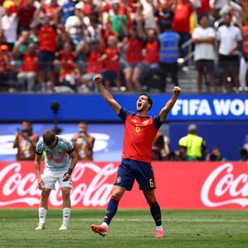 Mikel Merino merayakan kemenangan usai pertandingan yang memastikan Spanyol lolos ke semifinal Piala Dunia FIFA 2026 setelah mengalahkan Belgia pada perempat final di Los Angeles Stadium, Inglewood, California, Amerika Serikat, Jumat (10/7/2026). (IM