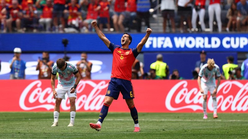 Mikel Merino merayakan kemenangan usai pertandingan yang memastikan Spanyol lolos ke semifinal Piala Dunia FIFA 2026 setelah mengalahkan Belgia pada perempat final di Los Angeles Stadium, Inglewood, California, Amerika Serikat, Jumat (10/7/2026). (IM
