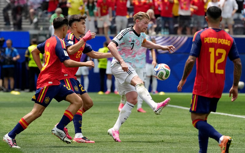 Mikel Merino merayakan kemenangan usai pertandingan yang memastikan Spanyol lolos ke semifinal Piala Dunia FIFA 2026 setelah mengalahkan Belgia pada perempat final di Los Angeles Stadium, Inglewood, California, Amerika Serikat, Jumat (10/7/2026). (IMAGN IMAGES via Reuters/Jessie Alcheh)