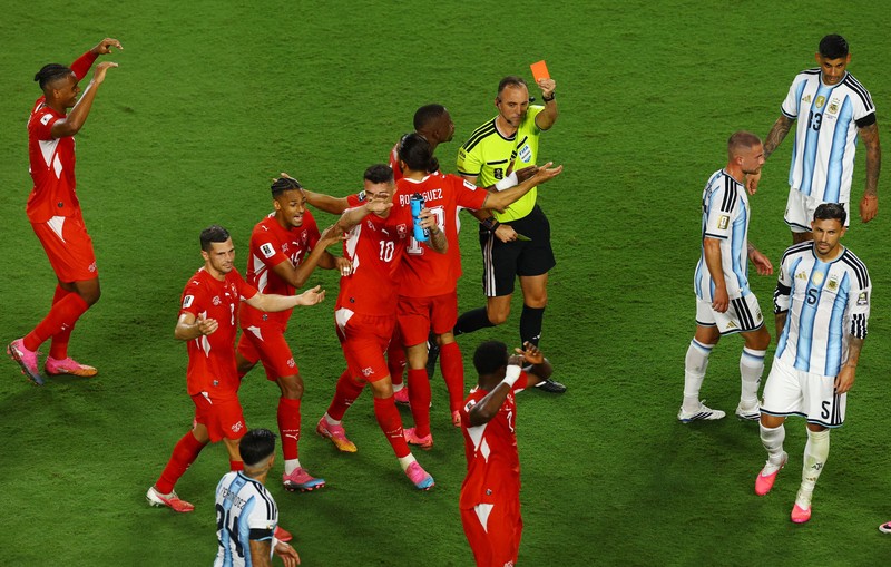 Lionel Messi dan rekan-rekannya merayakan kemenangan yang memastikan Argentina lolos ke semifinal Piala Dunia FIFA 2026 setelah mengalahkan Swiss pada perempat final di Kansas City Stadium, Kansas City, Missouri, Amerika Serikat, Sabtu (11/7/2026). (REUTERS/Amanda Perobelli)