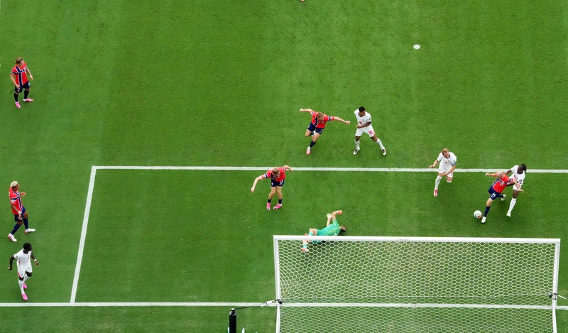 Jude Bellingham merayakan gol kedua Inggris dalam pertandingan perempat final Piala Dunia FIFA 2026 melawan Norwegia di Miami Stadium, Miami Gardens, Florida, Amerika Serikat, Sabtu (11/7/2026). (REUTERS/Mike Segar)