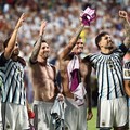Lionel Messi dan rekan-rekannya merayakan kemenangan yang memastikan Argentina lolos ke semifinal Piala Dunia FIFA 2026 setelah mengalahkan Swiss pada perempat final di Kansas City Stadium, Kansas City, Missouri, Amerika Serikat, Sabtu (11/7/2026). (