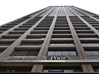 Gedung Standard & Poor's di distrik keuangan New York 5 Februari 2013. (REUTERS / Brendan McDermid/File Foto)