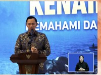 Menteri Koordinator Bidang Infrastruktur dan Pembangunan Kewilayahan, Agus Harimurti Yudhoyono (AHY) dalam acara Dialog Kebijakan Nasional Kenaikan Muka Air Laut di Jakarta, Senin (13/7/2026). (Tangkapan layar youtube Bappenas RI)