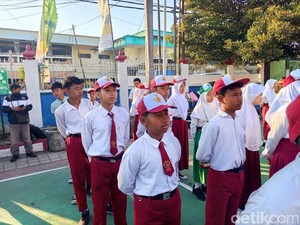 Ragam Cerita Wali Murid Hari Pertama MPLS di Mataram