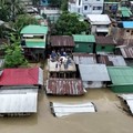 Sedikitnya 51 orang dilaporkan tewas akibat banjir dan tanah longsor yang melanda wilayah tenggara Bangladesh setelah hujan monsun deras mengguyur kawasan tersebut selama beberapa hari. (Tangkapan Layar Video Reuters/)