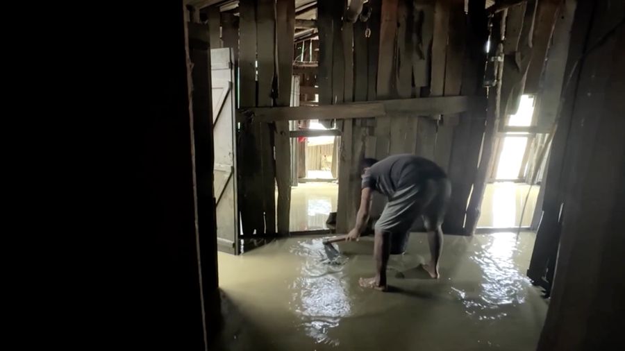 Sedikitnya 51 orang dilaporkan tewas akibat banjir dan tanah longsor yang melanda wilayah tenggara Bangladesh setelah hujan monsun deras mengguyur kawasan tersebut selama beberapa hari.