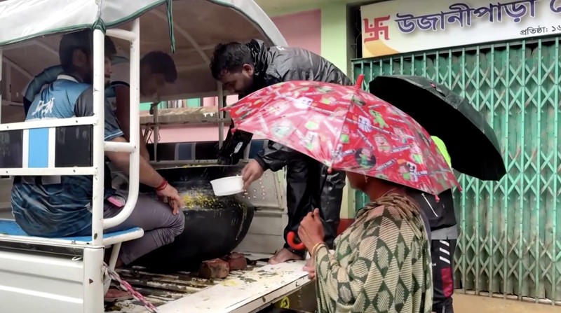 Sedikitnya 51 orang dilaporkan tewas akibat banjir dan tanah longsor yang melanda wilayah tenggara Bangladesh setelah hujan monsun deras mengguyur kawasan tersebut selama beberapa hari. (Tangkapan Layar Video Reuters/)