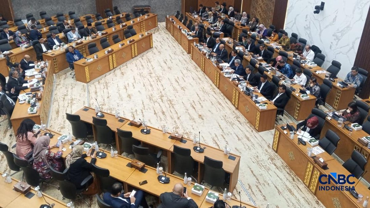 Momen Banggar DPR Cecar Pemerintah Banyak Typo RAPBN 2027