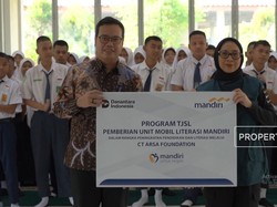 Bank Mandiri Serahkan Mobil Literasi untuk SMA Unggulan CTARSA Foundation