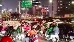 Video Kemacetan di Gatsu Arah Kuningan Imbas JPO Tendean Dibongkar