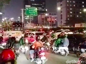 Video Kemacetan di Gatsu Arah Kuningan Imbas JPO Tendean Dibongkar