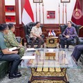 Menteri Pertahanan Indonesia Sjafrie Sjamsoeddin menerima kunjungan Duta Besar Finlandia untuk Indonesia H.E. Pekka Kaihilahti di Kantor Kementerian Pertahanan RI, Jakarta, Selasa, (14/7/2026). (Instagram/sjafrie.sjamsoeddin)