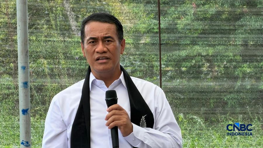 Menteri Pertanian (Mentan) Amran Sulaiman saat meninjau pembibitan kopi di Rimba Raya KM 60, Bener Meriah, Aceh, Selasa (14/7/2026). (CNBC Indonesia/Martyasari Rizky)
