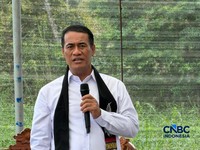 Menteri Pertanian (Mentan) Amran Sulaiman saat meninjau pembibitan kopi di Rimba Raya KM 60, Bener Meriah, Aceh, Selasa (14/7/2026). (CNBC Indonesia/Martyasari Rizky)