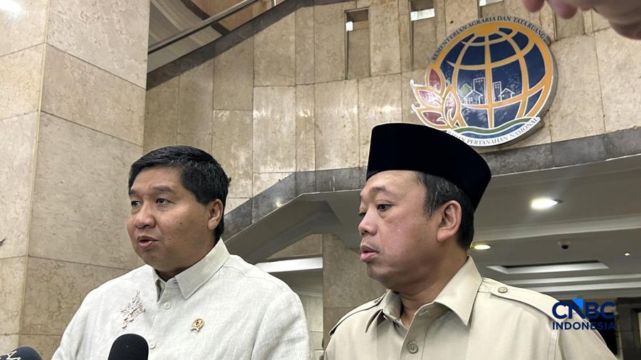 Menteri Perumahan dan Kawasan Permukiman (PKP), Maruarar Sirait dan Menteri ATR/BPN Nusron Wahid saat ditemui di Kantor ATR/BPN, Jakarta, Selasa (14/7/2026). (CNBC Indonesia/Elga Nurmutia)