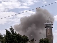 Milisi Houthi di Yaman menembakkan rudal ke Arab Saudi, usai menuduh Saudi mengebom landasan pacu Bandara Internasional Sanaa yang berada di bawah kendali Houthi pada Senin (13/7/2026). (via REUTERS/AL MASIRAH)
