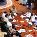 Presiden Prabowo Subianto menginstruksikan pemberian harga khusus bahan bakar minyak (BBM) sebesar Rp15.000 per liter bagi nelayan yang mengoperasikan kapal berkapasitas 30 hingga 200 gross ton (GT). Kebijakan strategis ini diputuskan dalam rapat ter