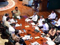 Presiden Prabowo Subianto menginstruksikan pemberian harga khusus bahan bakar minyak (BBM) sebesar Rp15.000 per liter bagi nelayan yang mengoperasikan kapal berkapasitas 30 hingga 200 gross ton (GT). Kebijakan strategis ini diputuskan dalam rapat ter