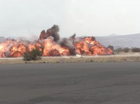 Pusat Media Houthi merilis rekaman yang menunjukkan sebuah pesawat Iran mendarat di Bandara Al Hudaida di Yaman barat setelah pasukan Yaman menyerang landasan pacu di Bandara Internasional Sanaa. (Tangkapan layar media sosial)