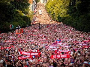 Rooooo! Warga & Kerajaan Sambut Kepulangan Timnas Norwegia dengan Kegembiraan