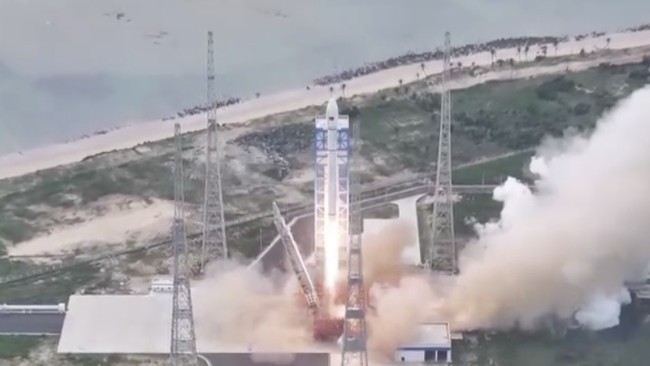 Detik-Detik China Luncurkan Roket Long March 10B, Bisa Dipakai Ulang