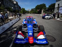 Sebuah mobil balap IndyCar dipamerkan selama acara Freedom 250 Grand Prix Showcase di Gedung Putih di Washington, D.C., AS, 13 Juli 2026. (REUTERS/Al Drago)