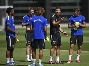 Xabi Alonso Tekankan Pentingnya Kombinasi Senior-Junior di Chelsea