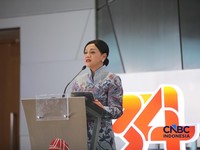 Ketua Dewan Komisioner Otoritas Jasa Keuangan, Friderica Widyasari Dewi saat menyampaikan pemaparan dalam Investment Forum 2026 di Bursa Efek Indonesia (BEI), Jakarta, Rabu (15/7/2026). (CNBC Indonesia/Faisal Rahman)