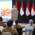 Ketua Dewan Komisioner Otoritas Jasa Keuangan, Friderica Widyasari Dewi saat menyampaikan pemaparan dalam Investment Forum 2026 di Bursa Efek Indonesia (BEI), Jakarta, Rabu (15/7/2026). (CNBC Indonesia/Faisal Rahman)