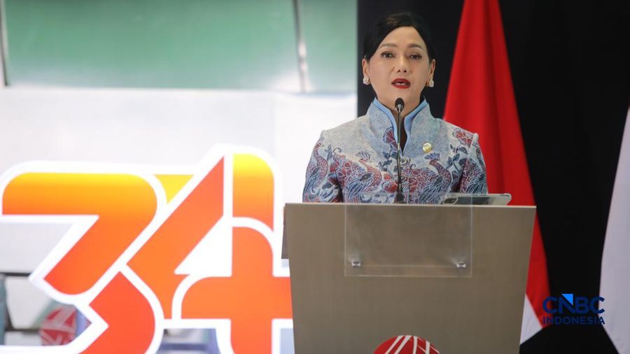 Ketua Dewan Komisioner Otoritas Jasa Keuangan, Friderica Widyasari Dewi saat menyampaikan pemaparan dalam Investment Forum 2026 di Bursa Efek Indonesia (BEI), Jakarta, Rabu (15/7/2026). (CNBC Indonesia/Faisal Rahman)