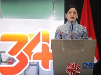 Ketua Dewan Komisioner Otoritas Jasa Keuangan, Friderica Widyasari Dewi saat menyampaikan pemaparan dalam Investment Forum 2026 di Bursa Efek Indonesia (BEI), Jakarta, Rabu (15/7/2026). (CNBC Indonesia/Faisal Rahman)