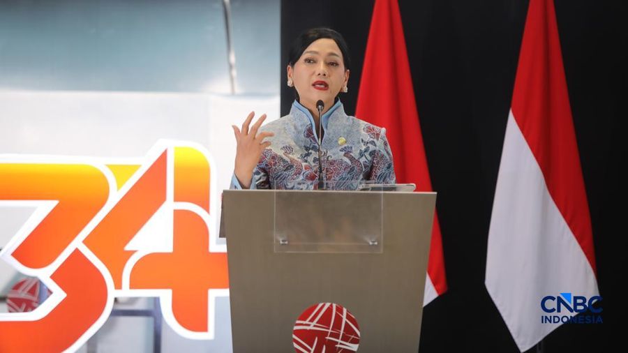 Ketua Dewan Komisioner Otoritas Jasa Keuangan, Friderica Widyasari Dewi saat menyampaikan pemaparan dalam Investment Forum 2026 di Bursa Efek Indonesia (BEI), Jakarta, Rabu (15/7/2026). (CNBC Indonesia/Faisal Rahman)
