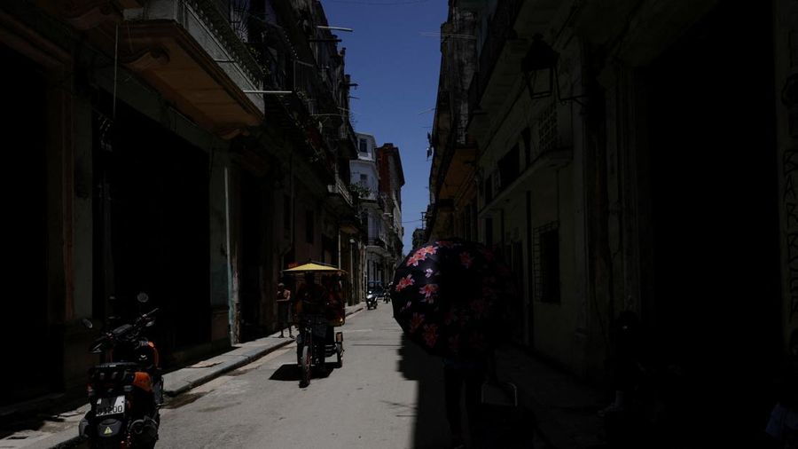 Kuba kembali mengalami pemadaman listrik berskala nasional, Rabu, (15/7/2026),  yang menyebabkan seluruh wilayah negara kepulauan tersebut kehilangan pasokan listrik. (REUTERS/Norlys Perez)