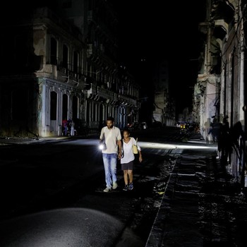 Kuba kembali mengalami pemadaman listrik berskala nasional, Rabu, (15/7/2026),  yang menyebabkan seluruh wilayah negara kepulauan tersebut kehilangan pasokan listrik. (REUTERS/Norlys Perez)