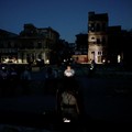Kuba kembali mengalami pemadaman listrik berskala nasional, Rabu, (15/7/2026),  yang menyebabkan seluruh wilayah negara kepulauan tersebut kehilangan pasokan listrik. (REUTERS/Norlys Perez)