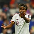 Lamine Yamal bereaksi setelah dinyatakan berada dalam posisi offside pada laga semifinal Piala Dunia FIFA 2026 antara Spanyol dan Prancis di Dallas Stadium, Arlington, Texas, Amerika Serikat, Selasa (14/7/2026). (REUTERS/Hannah Mckay)