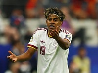 Lamine Yamal bereaksi setelah dinyatakan berada dalam posisi offside pada laga semifinal Piala Dunia FIFA 2026 antara Spanyol dan Prancis di Dallas Stadium, Arlington, Texas, Amerika Serikat, Selasa (14/7/2026). (REUTERS/Hannah Mckay)
