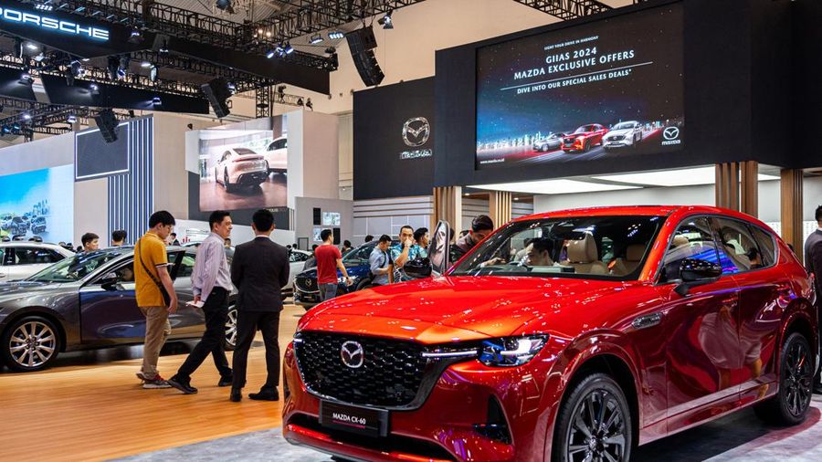 Mazda CX-60 yang awalnya ditargetkan untuk terjual 30-unit, berhasil mencapai penjualan lebih dari 100-unit sepanjang GIIAS 2024. (Dok. Mazda)