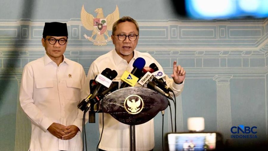 Menteri Koordinator bidang Pangan Zulkifli Hasan, Menteri Desa dan Pembangunan Daerah Tertinggal Yandri Susanto di Istana Negara, Jakarta, Rabu (15/7/2026). (CNBC Indonesia/Emir Yanwardhana)