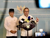 Menteri Koordinator bidang Pangan Zulkifli Hasan, Menteri Desa dan Pembangunan Daerah Tertinggal Yandri Susanto di Istana Negara, Jakarta, Rabu (15/7/2026). (CNBC Indonesia/Emir Yanwardhana)