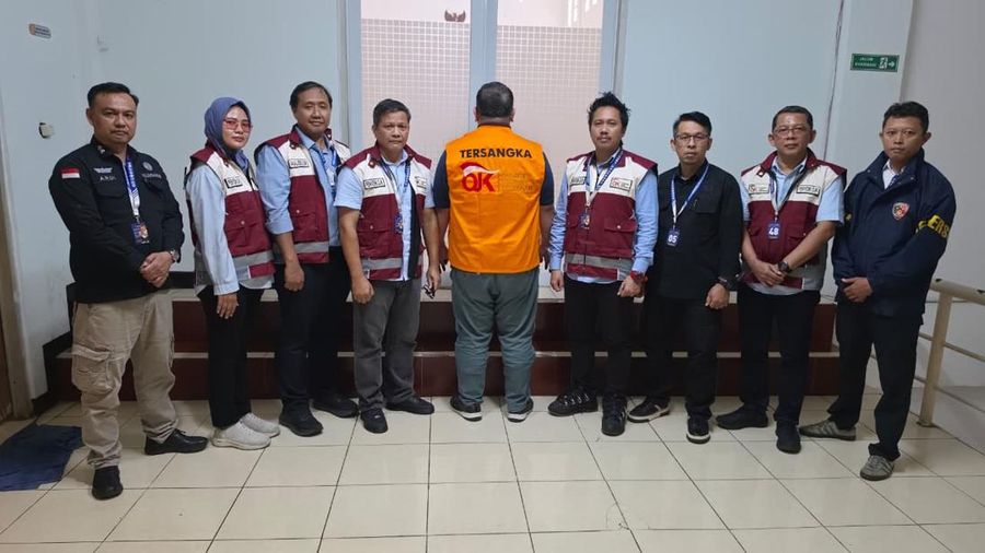 Otoritas Jasa Keuangan (OJK) menyerahkan tersangka beserta barang bukti kasus dugaan tindak pidana perasuransian PT Asuransi Jiwa Prolife Indonesia (dahulu PT Asuransi Jiwa Indosurya Sukses) kepada Kejaksaan Negeri Jakarta Selatan, Rabu (15/6/2026).