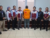 Otoritas Jasa Keuangan (OJK) menyerahkan tersangka beserta barang bukti kasus dugaan tindak pidana perasuransian PT Asuransi Jiwa Prolife Indonesia (dahulu PT Asuransi Jiwa Indosurya Sukses) kepada Kejaksaan Negeri Jakarta Selatan, Rabu (15/6/2026).
