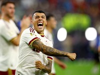 Pedro Porro merayakan kemenangan usai Spanyol memastikan lolos ke final Piala Dunia FIFA 2026 setelah mengalahkan Prancis pada laga semifinal di Dallas Stadium, Arlington, Texas, Amerika Serikat, Selasa (14/7/2026). (REUTERS/Albert Gea)