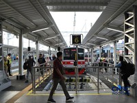 Penumpang KRL usai turun dari kereta di peron 6,7, dan 8 Stasiun Bogor, Jawa Barat, Rabu, (15/7/2026). (CNBC Indonesia/Muhammad Sabki)