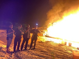 Polisi Tangkap 2 Penambang Emas Ilegal di Kampar, 12 Rakit Dimusnahkan