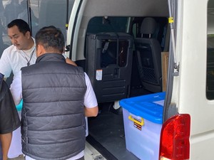 Video: Ada Bingkai Ditutup Sprei MU saat Pelimpahan Barang Bukti Kasus Febrie
