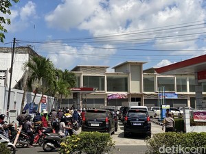 Bos BPH Migas Sebut Antrean Panjang di SPBU Hanya Masalah Panic Buying